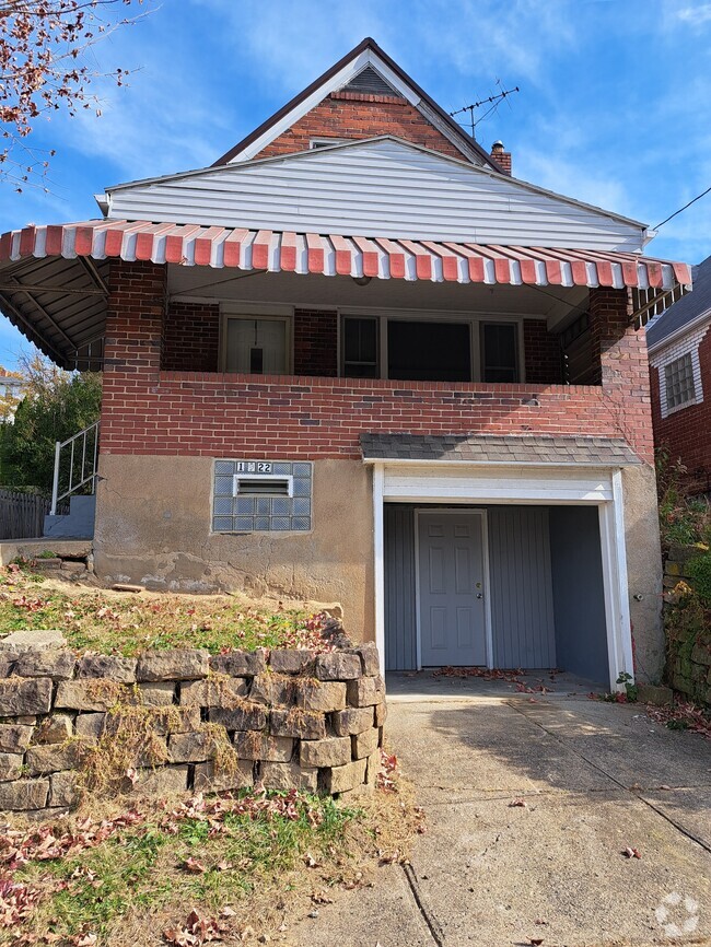 Building Photo - 1922 Victoria Ave Rental