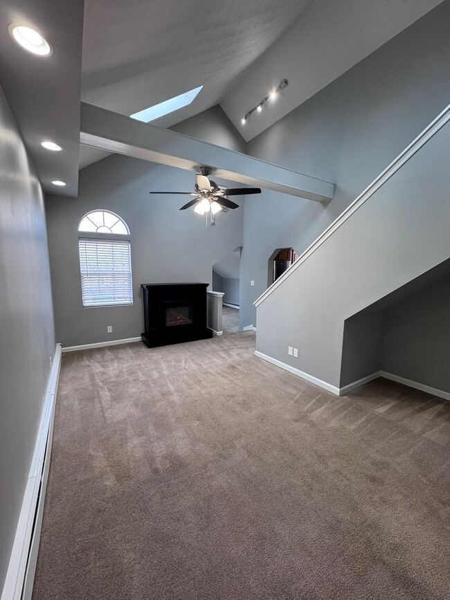 Building Photo - 3 bedroom 2 bath Home in Alburtis Unit 2nd FL BLACK 83