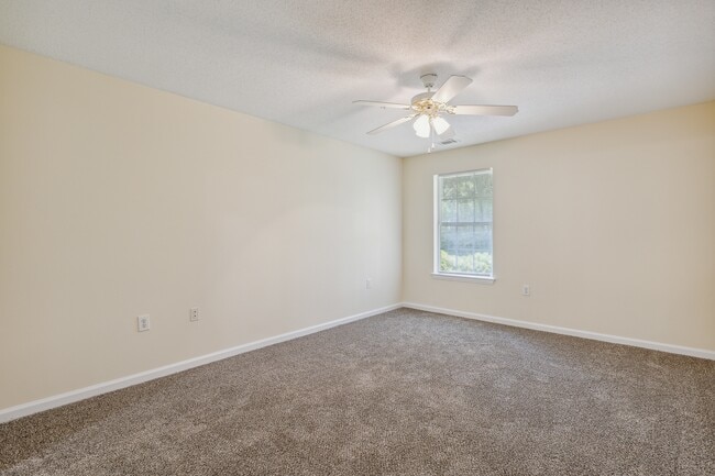 Photo - Columbia Colony Senior