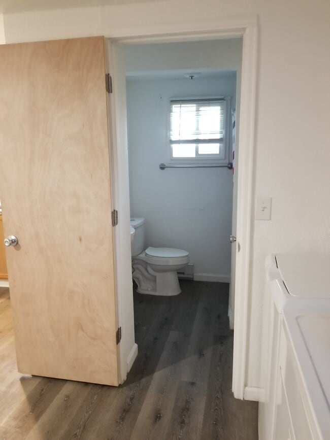Building Photo - 1815 E 8th St Rental