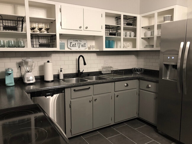 Cocina - 33 E 9th St