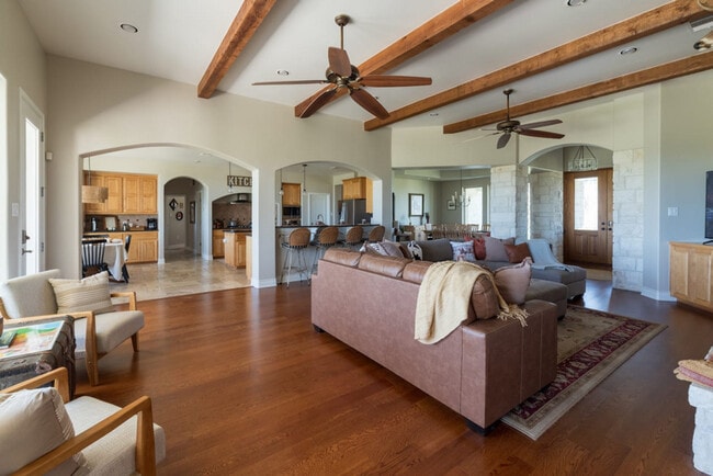 900 County Road 438-SI ID1606261P