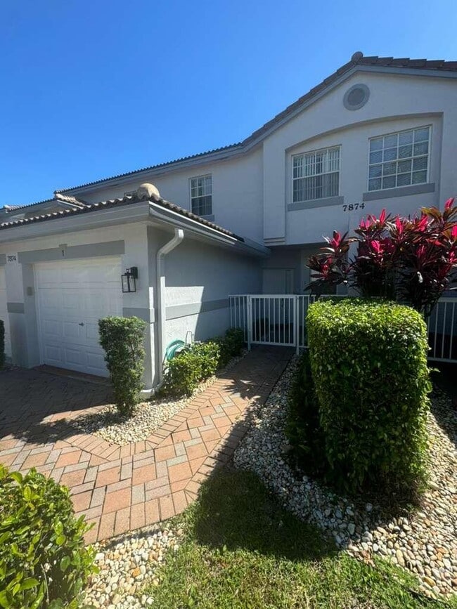 Building Photo - 7874 Laina Ln Unit 1