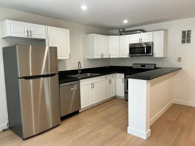 Photo - 925 W 30th St Unit 4