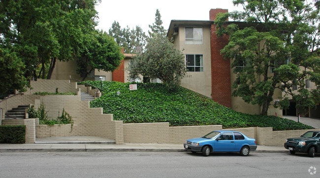 Amberwood Apartments