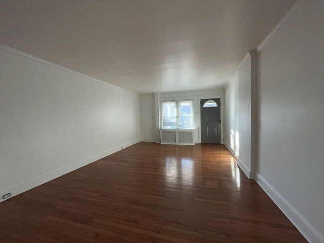 Photo - Large, well-maintained 4-bedroom, 1-bathroom row home