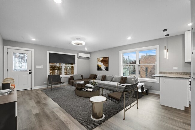 Photo - 1016 S State St Unidad 3