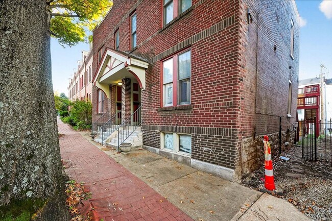 Photo - Her Name is Michelle Unidad 1205