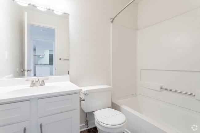 2BR, 2BA -974sqft