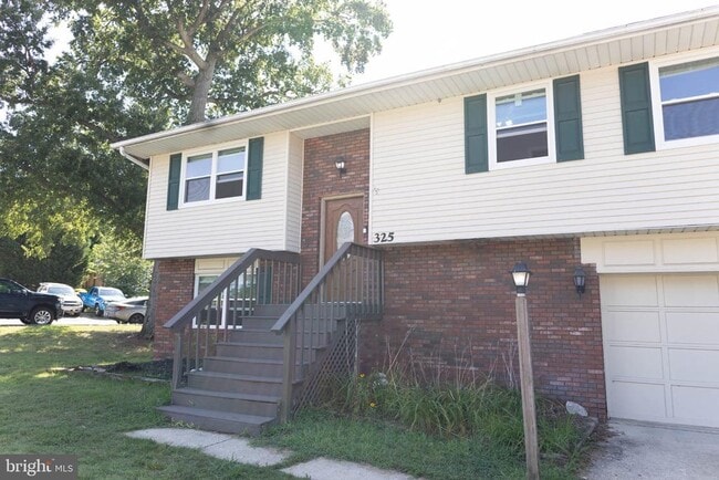 Building Photo - 325 Londontown Rd