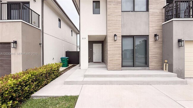 229 NW 12th Ct