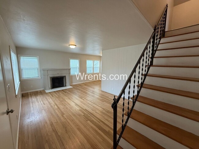 Building Photo - Charming South Hill Home with Flexible Living Space - Coming soon!