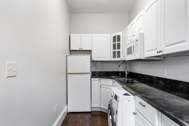 Photo - 232 Newbury St Apartments Unit 32