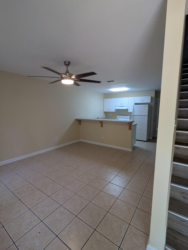 Photo - 705 W Georgia St