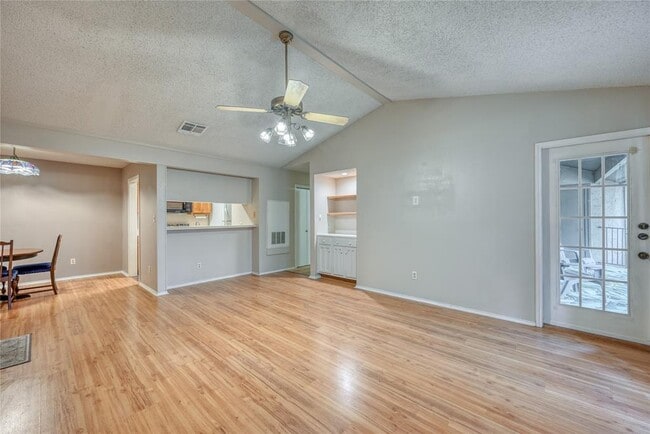 Photo - 1202 Thorpe Ln Unit 616