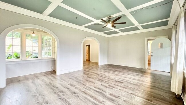 Photo - 2504 Rainbow Dr