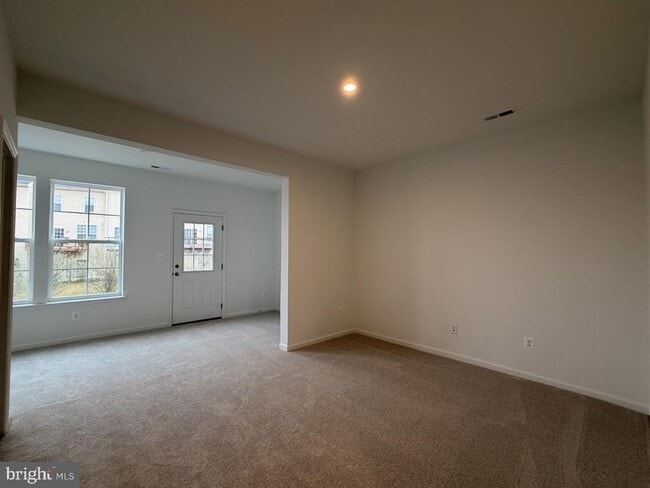 Photo - 453 Husky Trl