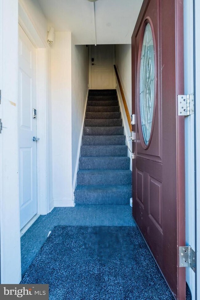 Photo - 700 Charing Cross Rd