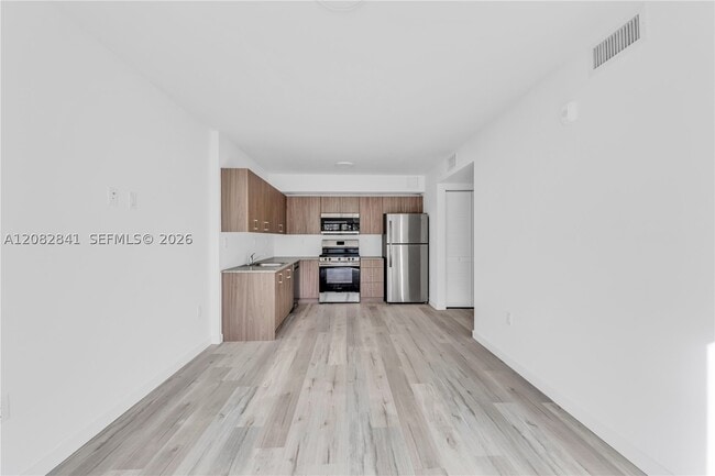 Building Photo - 175 NW 160th St Unit 220