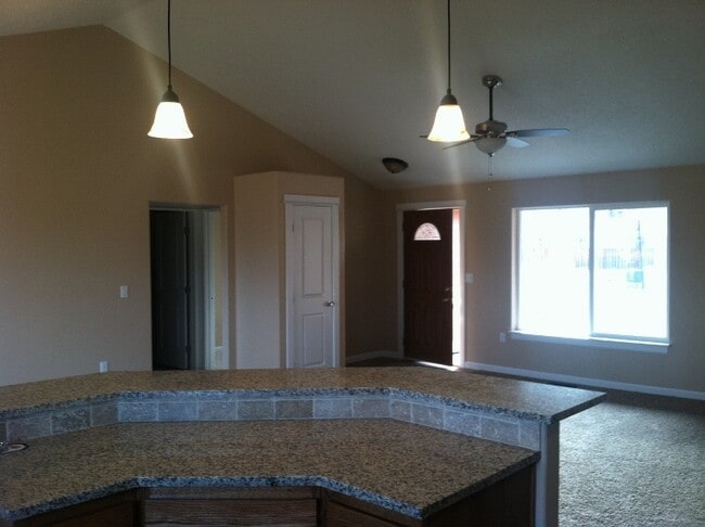 Photo - 2212 NE Arapahoe Ct