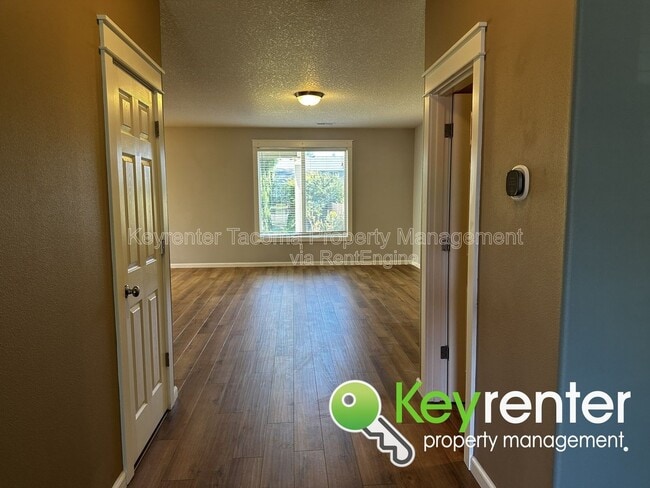 Photo - 809 SE 9th Cir