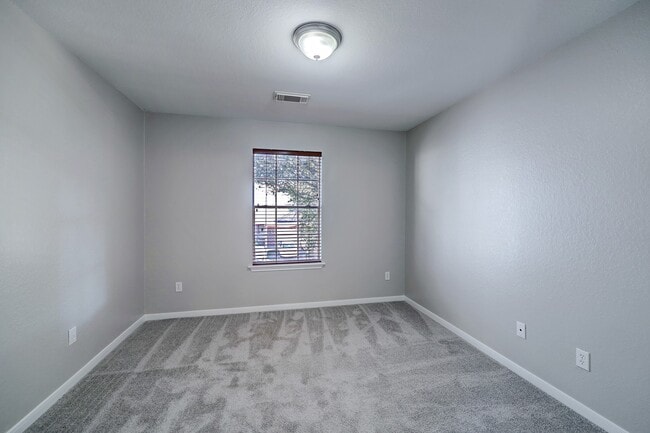 Photo - 15529 Aiken Ln