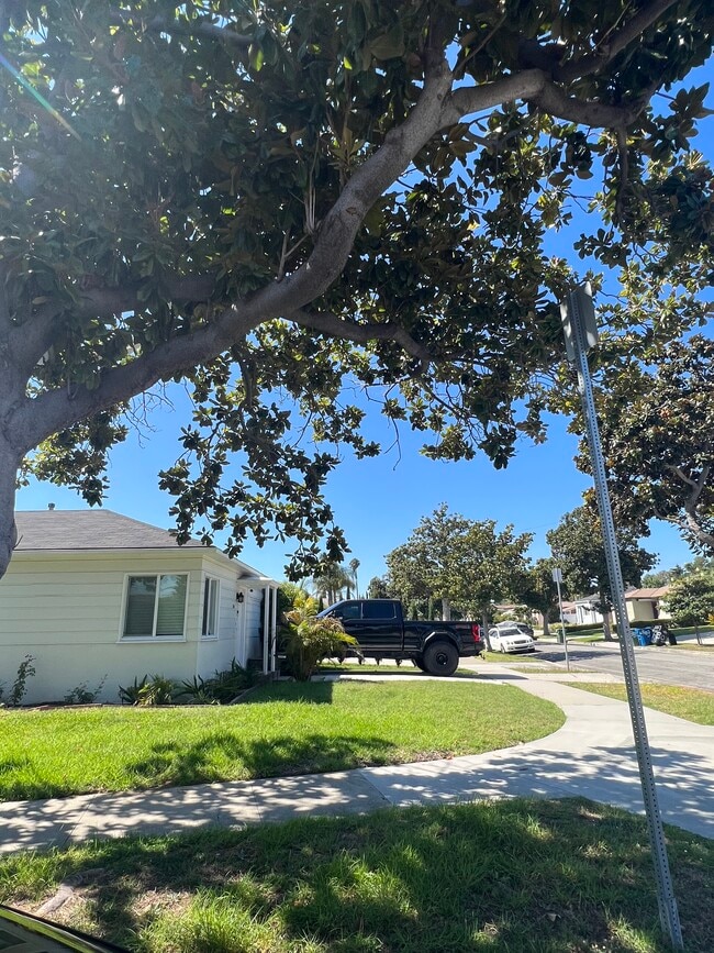 Photo - 300 W Hillsdale St