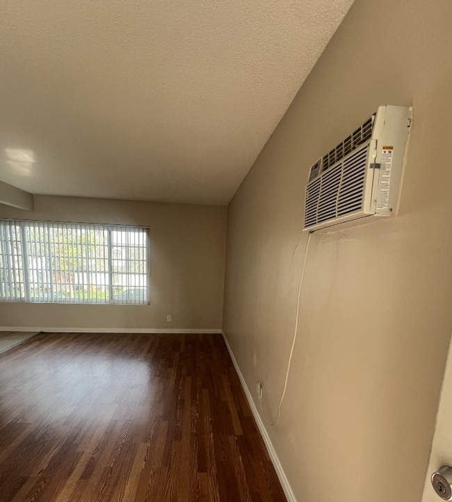 Photo - 10932 Palma Vista Ave Unidad 4