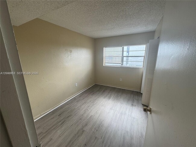 Building Photo - 5100 SW 41st St Unit PH1