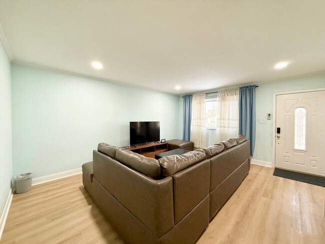 Photo - 613 Williams Terrace