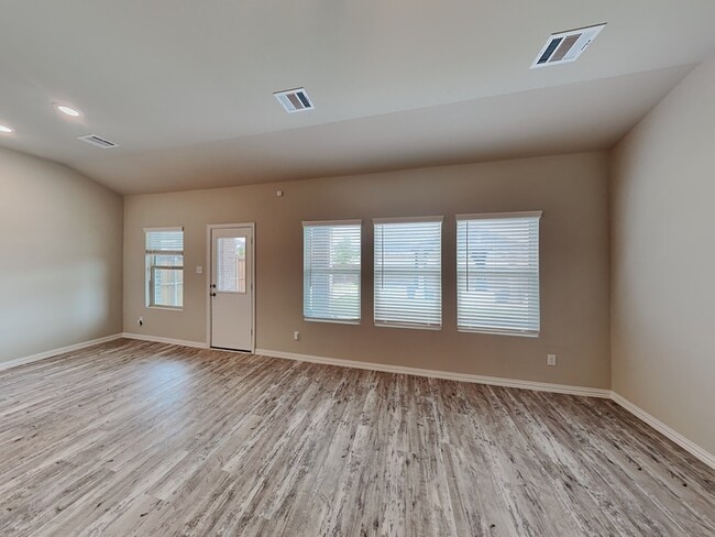 Photo - 5533 Baker Creek Rd