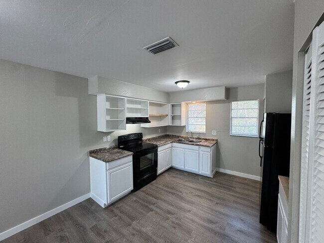 Photo - 927 33rd Ave W Unit 1