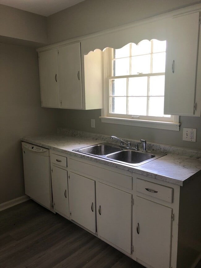Photo - 3 Bed/ 2 Bath Duplex in Madison