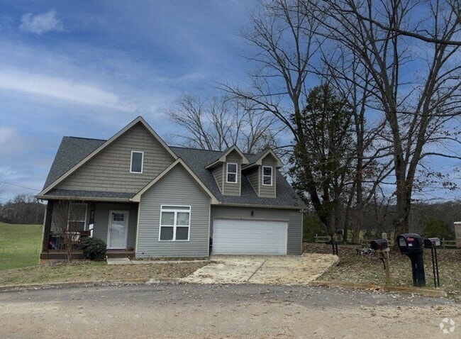 Building Photo - Great 3 Bedroom 2 Bath home w Garage