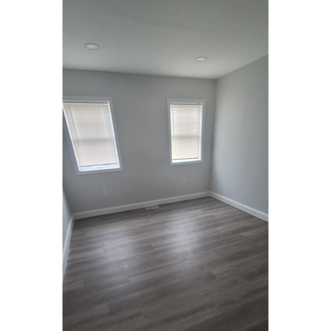 Photo - 647 S Pulaski St