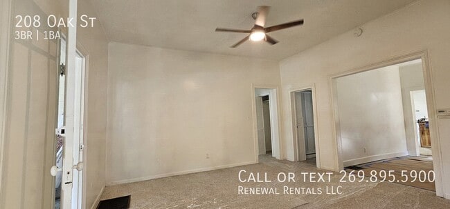 Photo - 208 Oak St