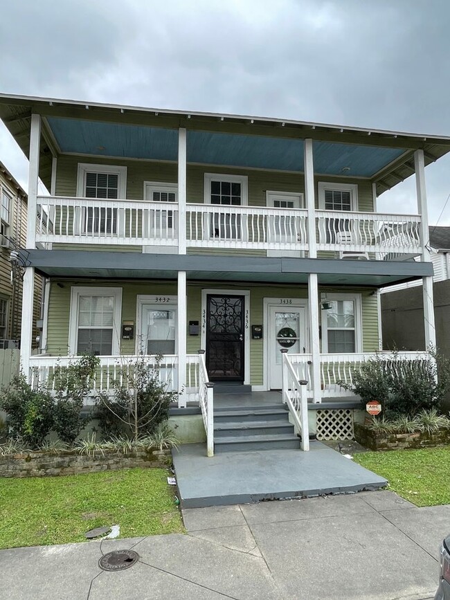 Building Photo - 2BD/1BA Uptown with Washer and Dryer in Unit 3434 Danneel Street