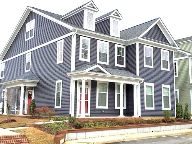 Building Photo - Marketing title- 4 bedroom/ 3 bathrooms- The Promenade at John Tyler