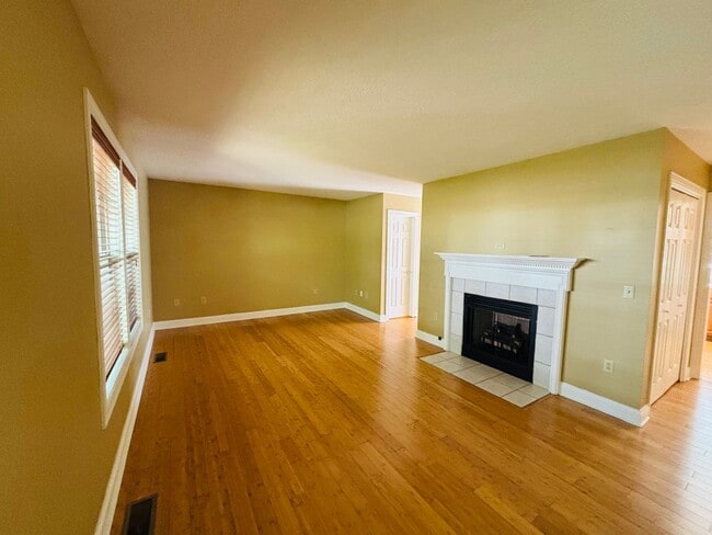 Photo - 260 Bronze Leaf Dr NW