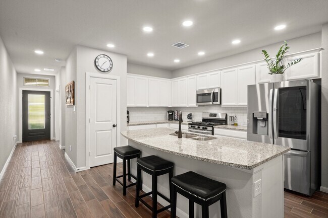 Photo - 104 Winged Elm Ct