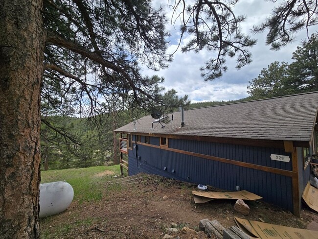229 Crestwood Ct