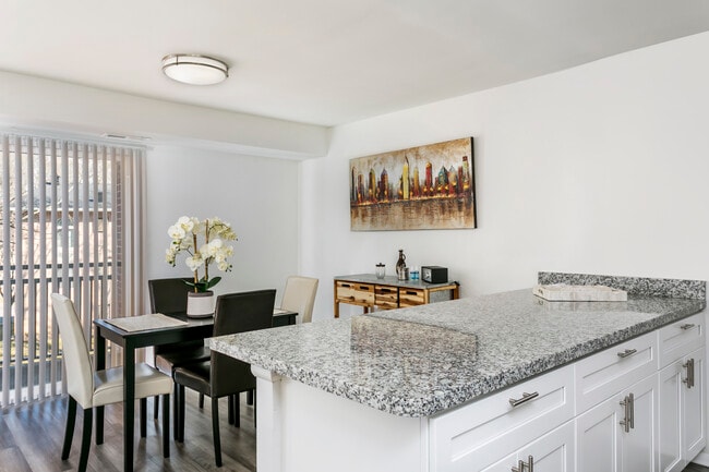 Garden Kitchen & Dining