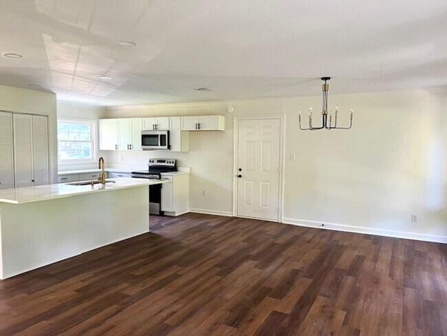 4113 Canal Cir E