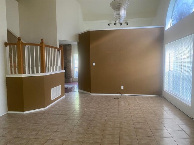 Photo - 307 Deren Ln