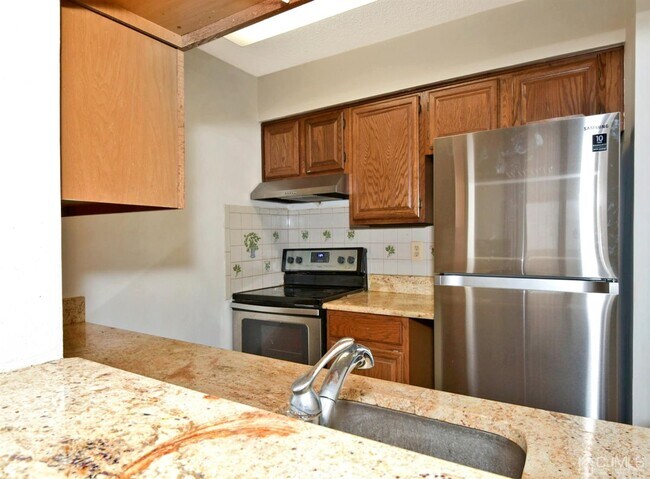 1901 Ravens Crest Dr