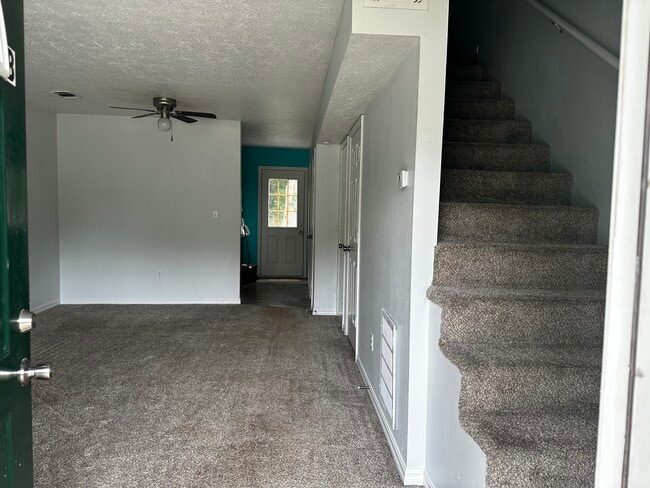 Photo - 2 Green Meadow Ln