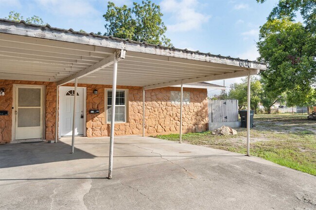 Photo - 604 E 2nd St