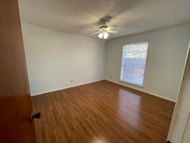 Master Bedroom - 4911 Arbor Ridge Dr