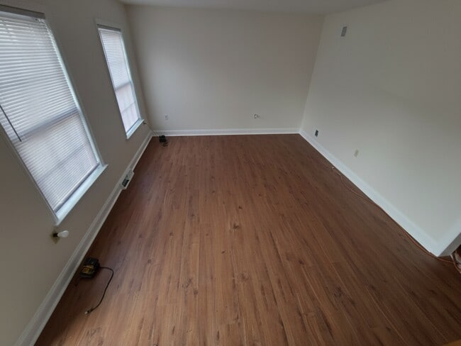 Photo - 521 Cobblestone Ln