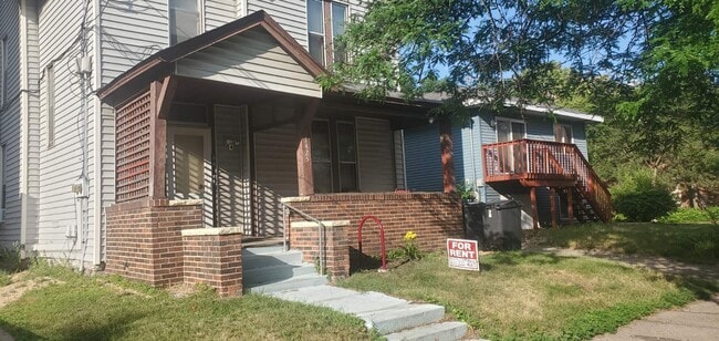 Photo - 1425 6th St SE Apartments Unit Main Level  #1